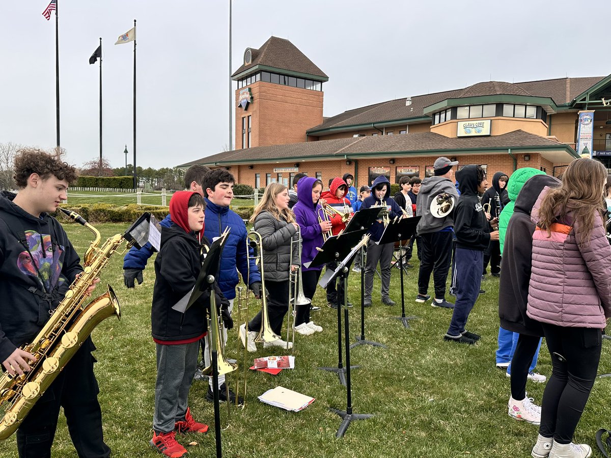 Maureen McLaughlin tweet media