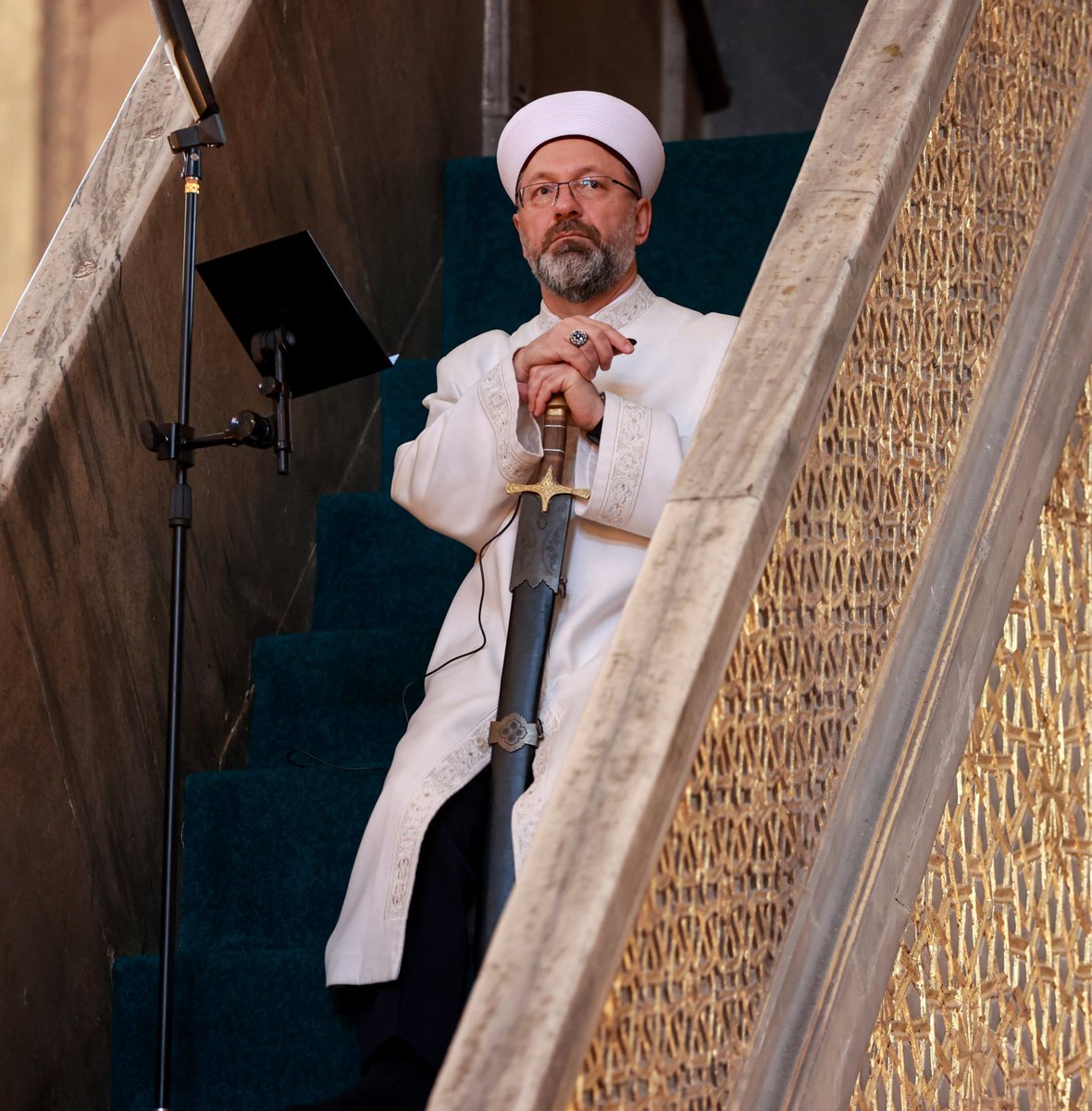 onedio's tweet photo. Diyanet İşleri Başkanı Ali Erbaş:

“Aile başına düşen çocuk sayısı 1.51’e kadar düştü. 2.1’in altına düşmesi, nüfusun geriye gitmesi anlamına gelir.

Acil tedbirler almamız lazım.” https://t.co/zoBptGPTsZ