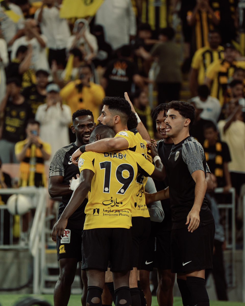 MoussaDiaby_19's tweet photo. ➕3️⃣ points at home ⚫️🟡 Let’s 𝒌𝒆𝒆𝒑 𝒊𝒕 𝒖𝒑 #M19🌪️ https://t.co/5P3Na0wslE