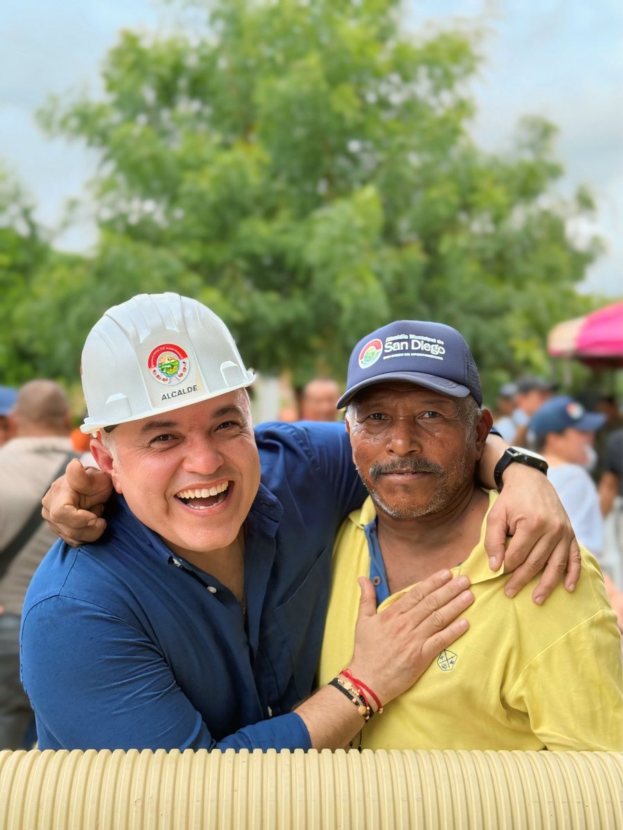 ¡Juntos y desde Las Oportunidades le cumplimos el sueño a Nuevas Flores de acceder a su Acueducto y Alcantarillado! 💦👏🏼
¡Los llevo en mi corazón! 💙

<a href="/petrogustavo/">Gustavo Petro</a> <a href="/infopresidencia/">Presidencia Colombia 🇨🇴</a> <a href="/Unaldorochamono/">Unaldo Rocha</a>