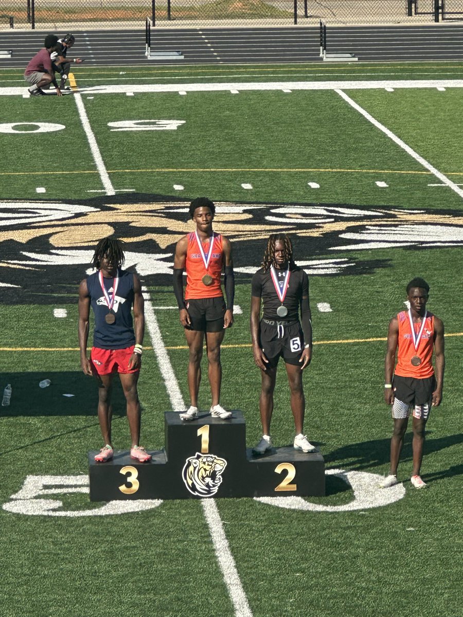 GOaksTrack's tweet photo. Congratulations to Christian Witcher and Dylan Walker as they finished 1st 🥇 and 4th to advance to Regionals‼️ #GOFast 🏃🏾‍♂️🏃‍♂️💨 https://t.co/RgBCzXEcAP