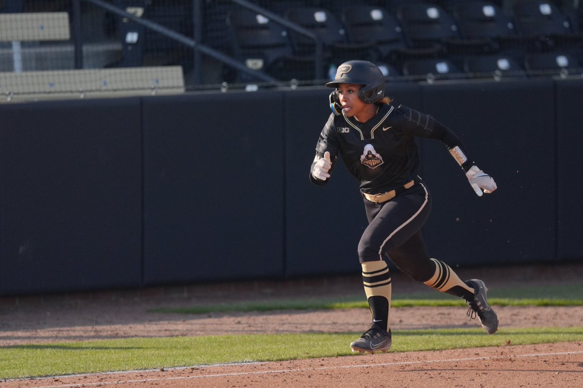 Purdue Softball (@purduesoftball) on Twitter photo A single from <a href="/KhloeBanks4/">Khloe Banks</a> & a double from <a href="/DelaneyReefe/">delaney reefe</a> we're out 7️⃣-0️⃣
It's a SEVEN-RUN inning for the Boilers so far 👀
B4 | Purdue 7, EIU 0 A single from <a href="/KhloeBanks4/">Khloe Banks</a> & a double from <a href="/DelaneyReefe/">delaney reefe</a> we're out 7️⃣-0️⃣
It's a SEVEN-RUN inning for the Boilers so far 👀
B4 | Purdue 7, EIU 0