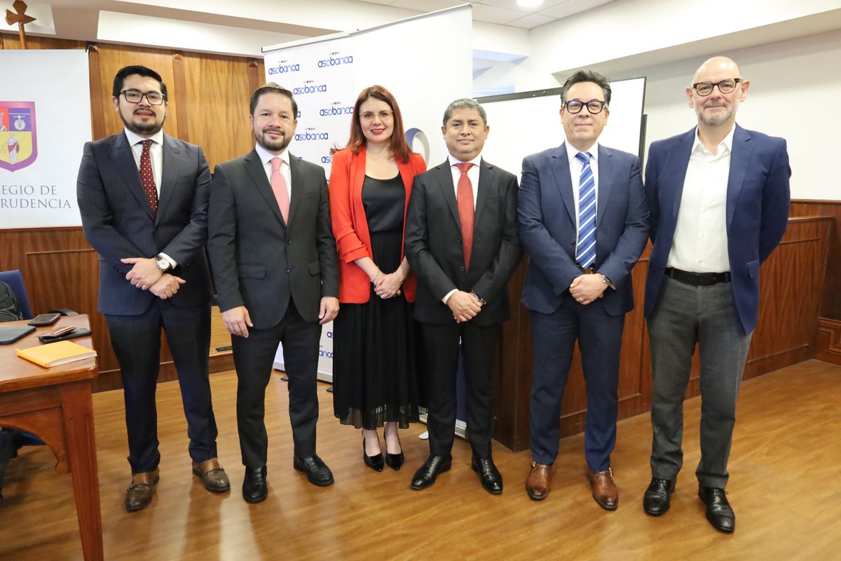 RobertoRomeroV's tweet photo. Asistí a la @USFQ_Ecuador al evento "Prevención de Lavado de Activos", organizado por @asobancos. Un espacio para reforzar el compromiso del sector financiero con la transparencia, la integridad a través de una cooperación activa entre instituciones públicas y privadas. https://t.co/GGF979Akta