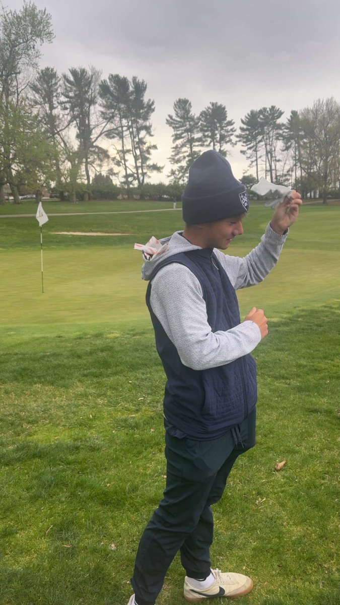 First Bus Ride Bee of the Year goes to Drew Klein ‘27! Gilman beats St. Albans 183-201 at Suburban!! 
#thereaintrevengewithoutalose
#thehoundstrackinthefairway
#grooterpoppeda35