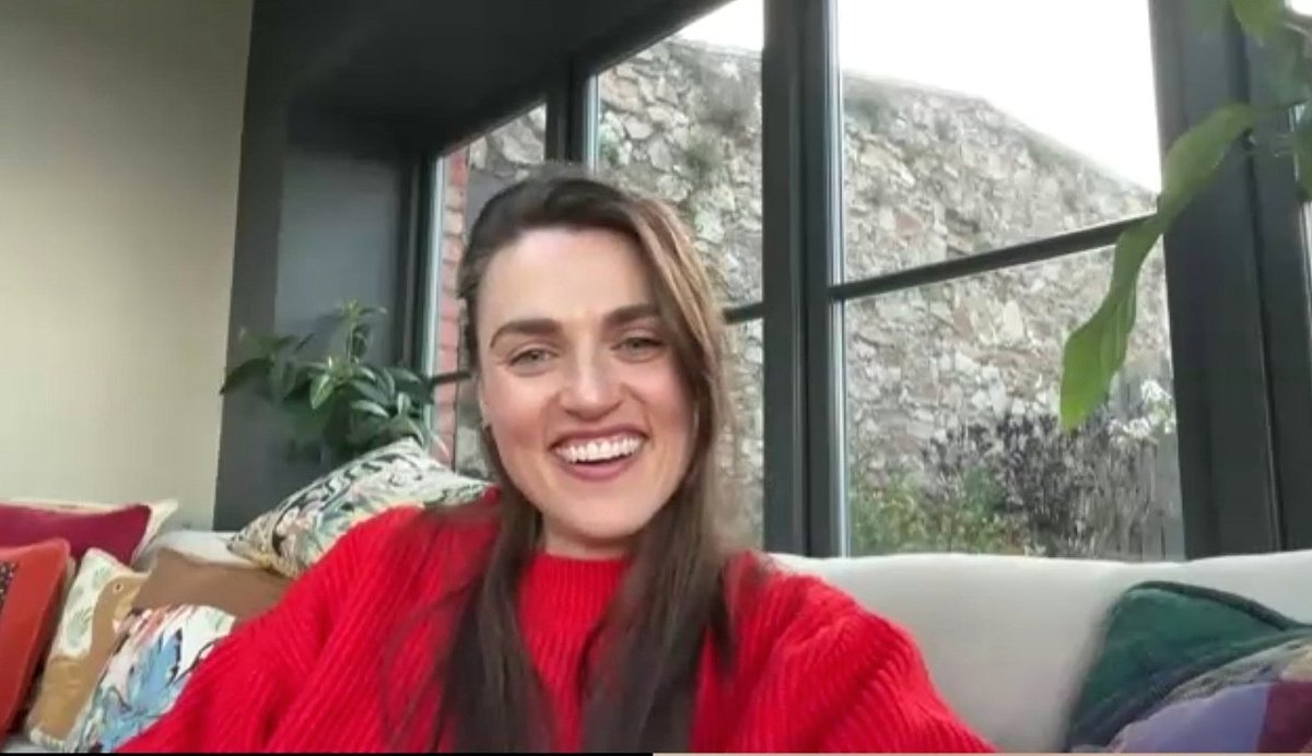 lucille1monroe's tweet photo. Katie Mcgrath and Melissa Benoist using red 💋💋 https://t.co/7C36Qi1BZN