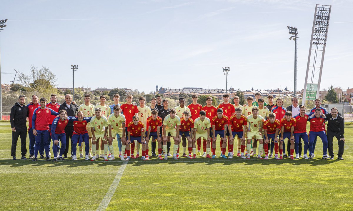 Última Concentración Sub-18 [2007] de la temporada. Fin a unos meses excelentes de seguimiento, entrenamiento, competición, .... Cultura del Esfuerzo y Cultura del Detalle. GRACIAS a la Dirección, Clubes, JUGADORES, Cuerpo Técnico y Staff.
Last U-18 [2007] [Spain National Team].