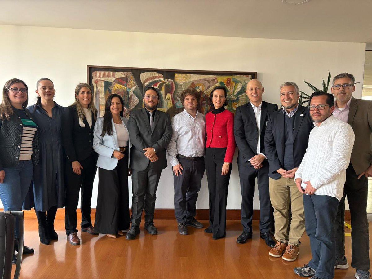 CAF (@agendacaf) on Twitter photo 🇨🇴 Esta miércoles nos reunimos con el viceministro de <a href="/Mineducacion/">MinEducación</a> Superior de Colombia, <a href="/ricardomorenoII/">Ricardo Moreno Patiño</a>, para avanzar en la ejecución del Programa de transformación de ambientes y espacios educativos.
Con una inversión de USD 80 millones, el programa beneficiará a más de 🇨🇴 Esta miércoles nos reunimos con el viceministro de <a href="/Mineducacion/">MinEducación</a> Superior de Colombia, <a href="/ricardomorenoII/">Ricardo Moreno Patiño</a>, para avanzar en la ejecución del Programa de transformación de ambientes y espacios educativos.
Con una inversión de USD 80 millones, el programa beneficiará a más de