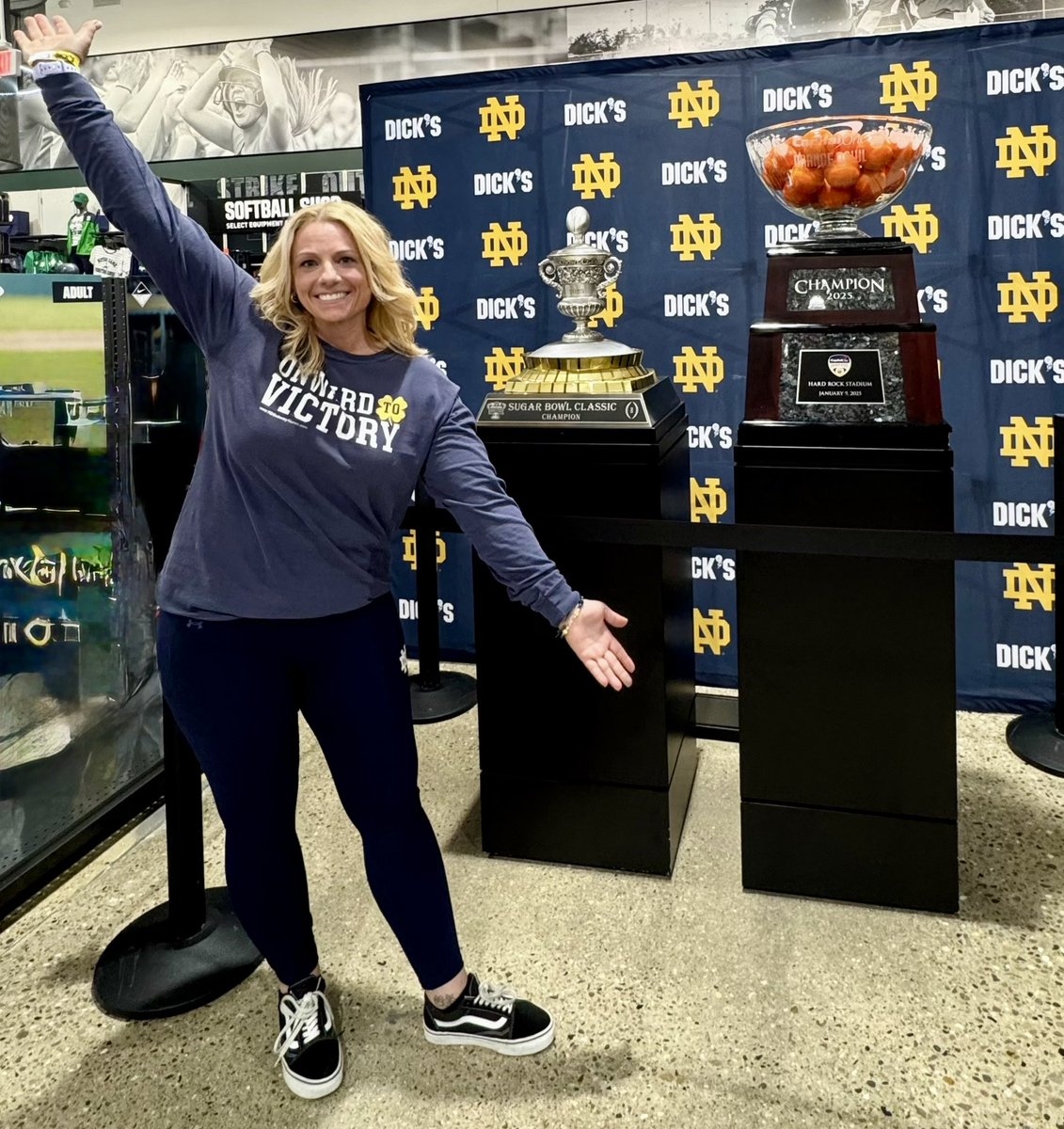 zubygirl100's tweet photo. South Bend, so good to see ya again, so awesome to chat with these amazing fellas!! 🏈☘️
#GoIrish☘️ #BlueGoldGame https://t.co/zK55AescLS