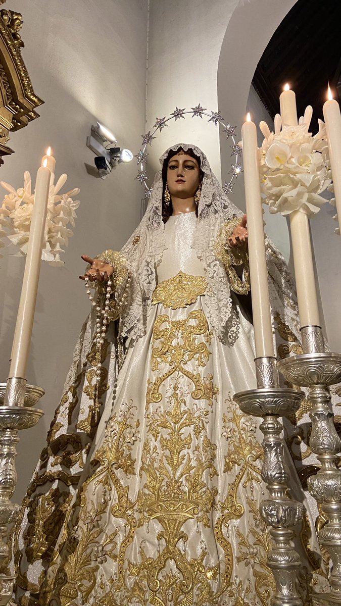 baaronee_'s tweet photo. Con el corazón lleno🤍.
Rodeada de amor, con mis personas favoritas y llevándola a ella. 
No todo el mundo sabe lo que esto ha significado para mi. https://t.co/iEVEntTPtf