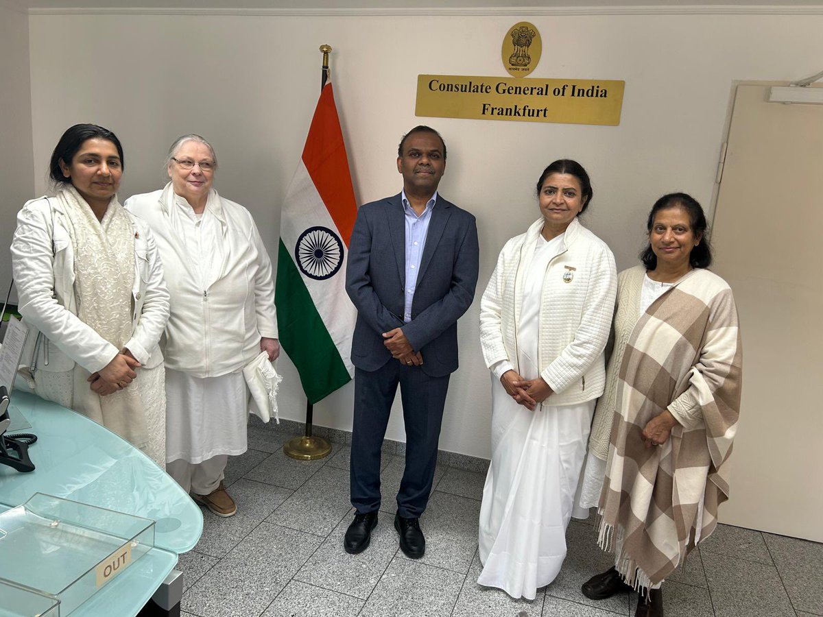 BrahmaKumarisUK's tweet photo. Sister @BKJaymini of @brahmakumarisuk, met Mr @mubarakbs Consul General of India at the Indian Consulate in Frankfurt. 

She also met Mr @AjitVGupte the Indian Ambassador in Berlin with @TrishaSakhlecha of @TheTagoreCentre, discussing Raja Yoga lecture series &amp; Intl Day of Yoga. https://t.co/VezSJ7zkeq