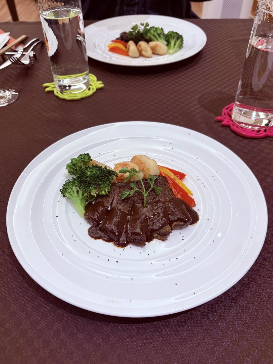 7_aaatom's tweet photo. 今回も入院中のご飯が幸せだった〜🍽️🤍

(陣痛中じゃなく産んでから朝ごはん食べたくて、朝ごはんまでに産みます！って言ってたヤバイ奴。) https://t.co/9eM6A9RARg