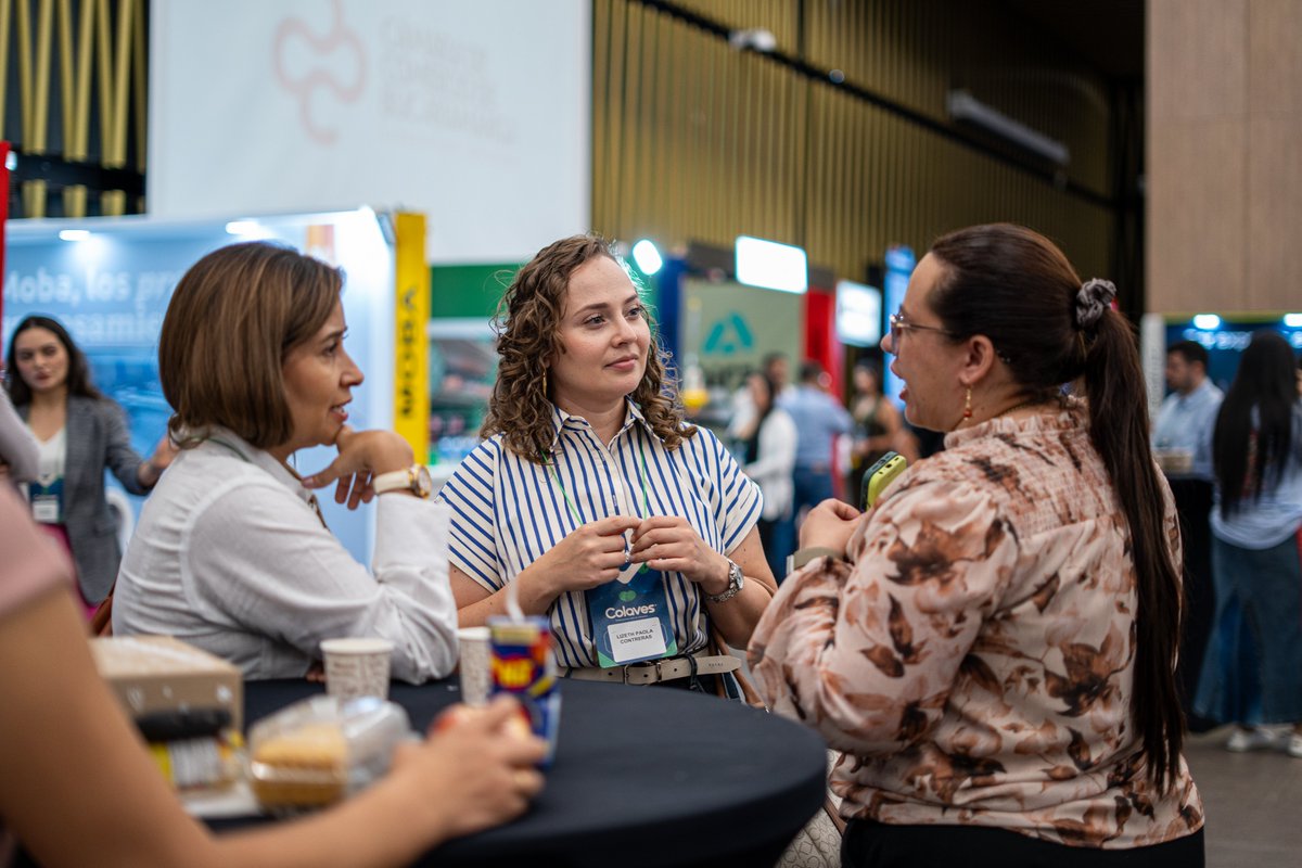NEOMUNDOBGA's tweet image. Transcurre la I jornada de la XIX Actualización Avícola en el Gran Salón #Neomundo 🏛️ Expertos adelantan conferencias en investigación y otros temas de interés para los participantes. Mañana continuará el ciclo de intervenciones desde las 7:30 a.m. hasta mediodía @FenaviSantander