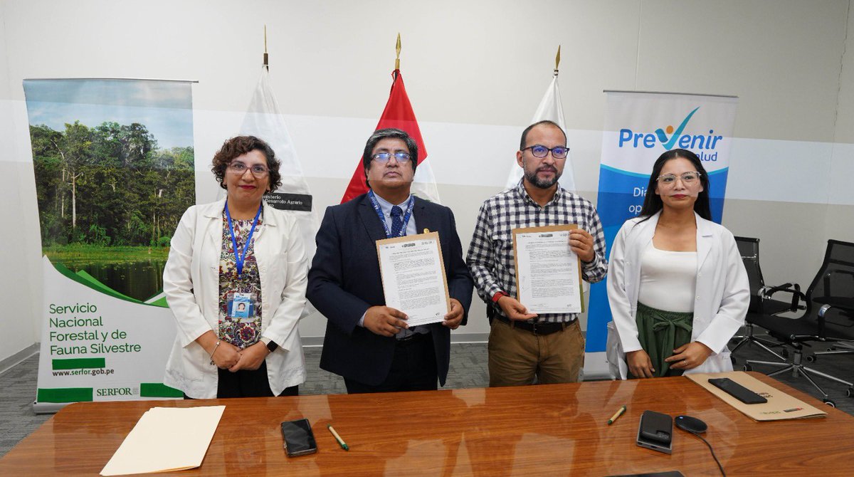 🙌 Seguimos acercando los servicios de salud a los centros laborales.
👉A través de la estrategia #PrevenirEsSalud, firmamos hoy una alianza con el Servicio Nacional Forestal y de Fauna Silvestre (SERFOR) para brindar atención preventiva a sus trabajadores.

🤝 Gracias a esta