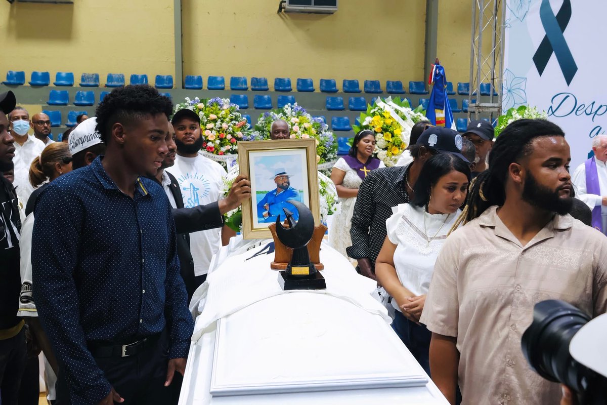 jhonathan083's tweet photo. Haina despide a sus fallecidos del accidente del Jet Set, la mentamos que los familiares de nuestro cántate Rubby Pérez no lo llevarán a su pueblo del cual él se sentía tan orgulloso pero le pedimos a Dios donde quiera que esté que lo lleve a su lugar de descanso como a los demás https://t.co/Uvtq2K8PXO