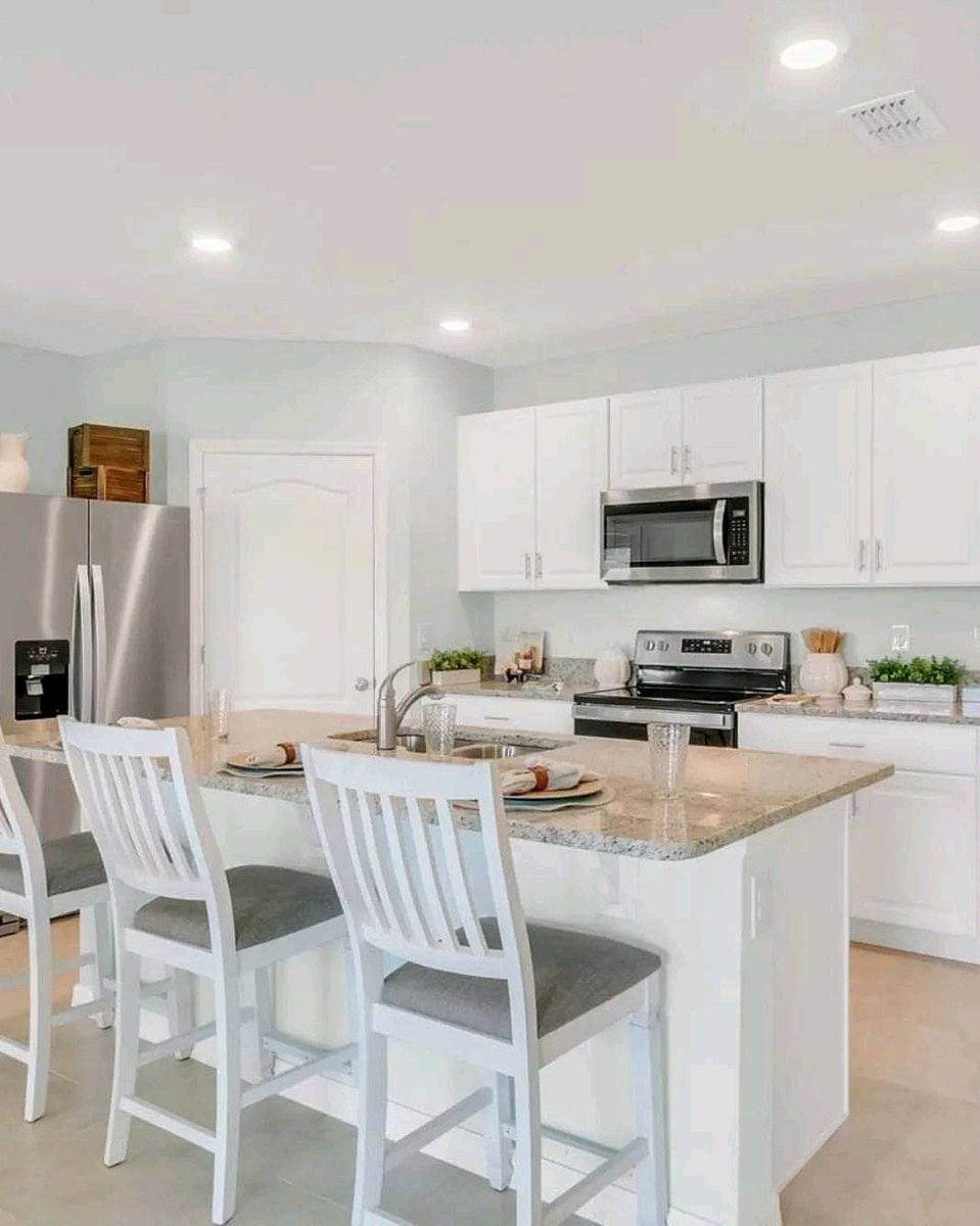 Ericwiberg96's tweet photo. What a crazy week this has been 🏠🏠We own a home today, surprisingly it went super smoothly. We got the keys nice and early and I can't believe how relaxed I felt. 
 Here's to the new chapter. 
Thanks you @TaniaFlynn_ for helping me trading my Bitcoin, thanks for everything. https://t.co/ccfM1x8uix