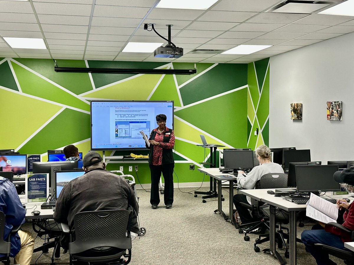 AARPNCTriangle's tweet image. How does AARP show up in Raleigh? We partner with @raleighparks and @seniorplanet to improve the digital literacy of our neighbors. #IMPACT #TechTitans