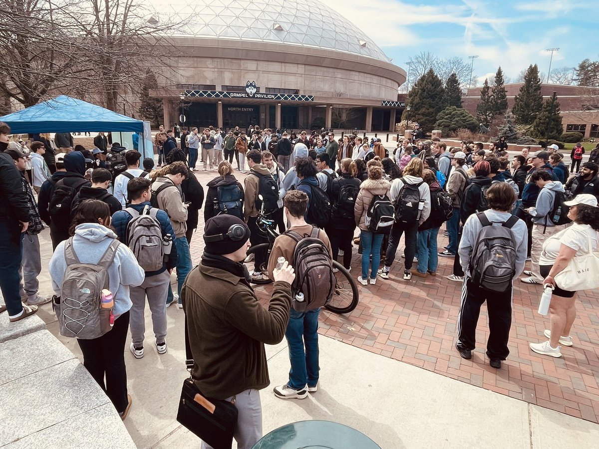 astpierre55's tweet image. Prime Time with the Huskies! 🐾 HUNDREDS showed up to debate @alexstein99 today @UConn 🎤

@TPUSA is bringing the Conservative voice to college campuses🇺🇸

#PrimeTime #ProveMeWrong #WeAreTheChange
