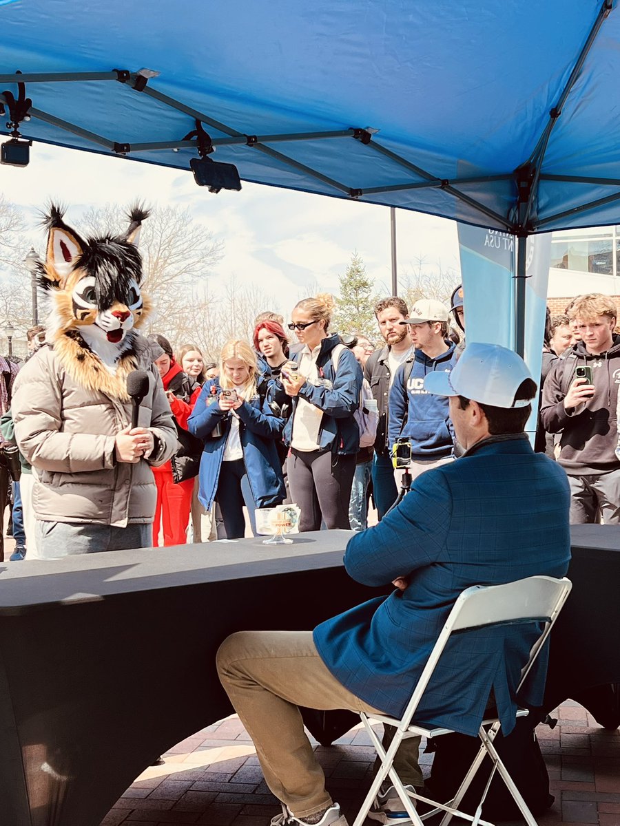 astpierre55's tweet image. Prime Time with the Huskies! 🐾 HUNDREDS showed up to debate @alexstein99 today @UConn 🎤

@TPUSA is bringing the Conservative voice to college campuses🇺🇸

#PrimeTime #ProveMeWrong #WeAreTheChange