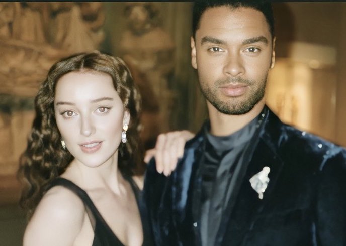 NicoleBdorf's tweet photo. Them ⬇️ #PhoebeDynevor #MetGala #RegeJeanPage #Bridgerton #Actora 
📸: @KaiaGerber https://t.co/vlzJ7fJFqM