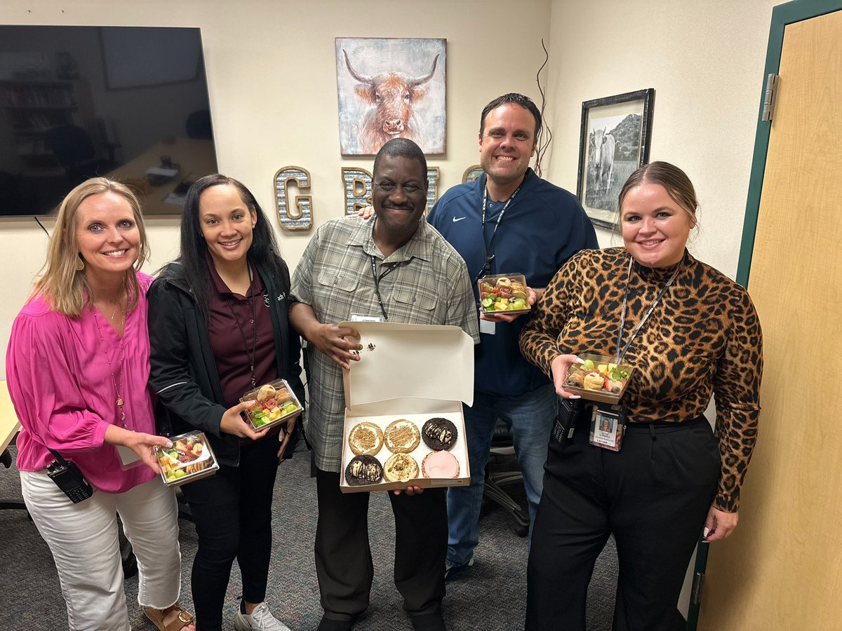 pinkpatterson's tweet photo. My admin team is 🙌🏼s down the GReatest around! Always has each other’s back and make the hard days bearable with a good belly laugh! I am blessed and so appreciative of their hard work that keeps me from @crumbl -ing each day!  #WeAreGR #CharcuterieandCookieDay https://t.co/XHKafSf8B3