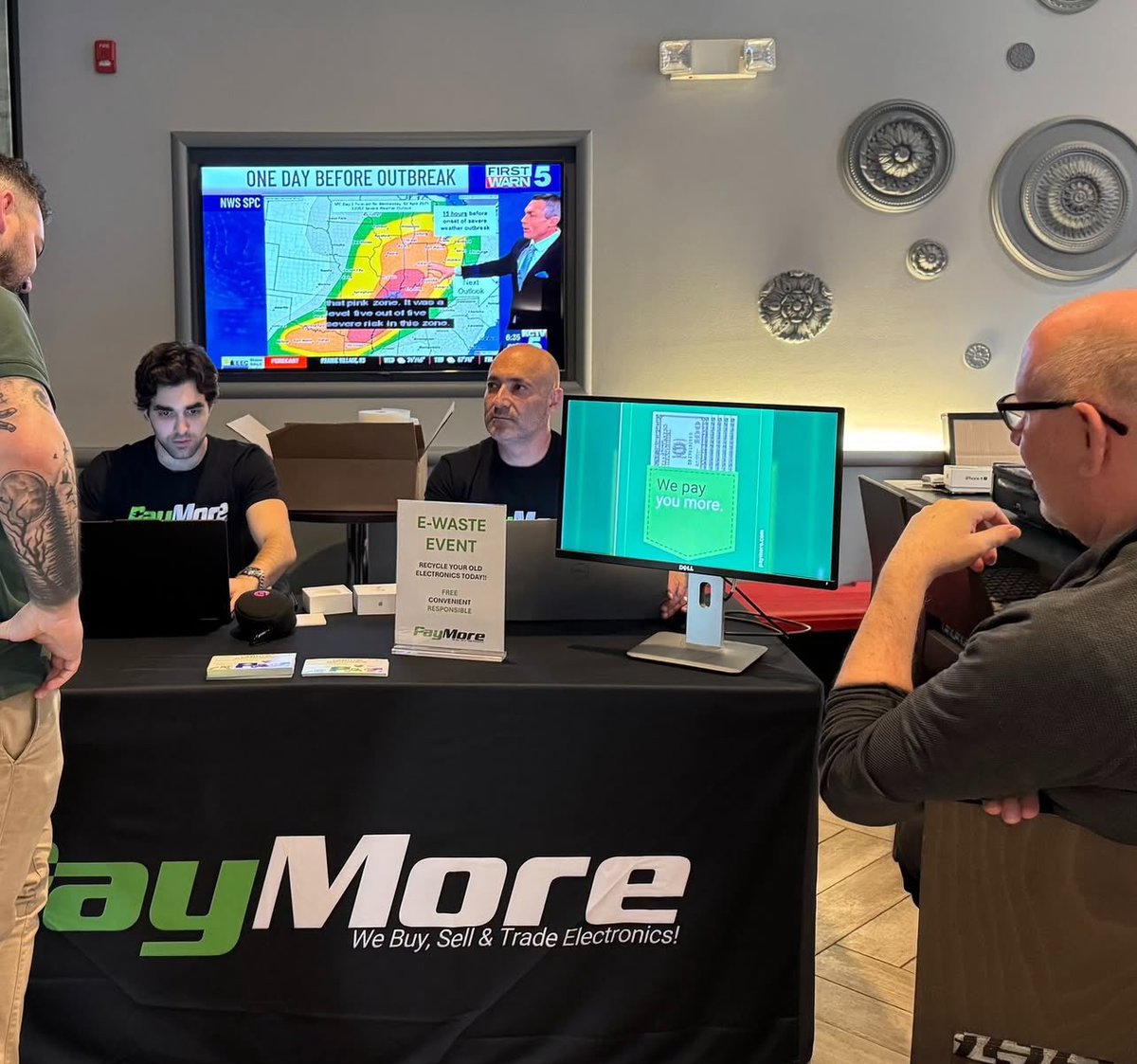 PAYMORESTORES's tweet image. Another driven franchisee making moves in the community—helping reduce e-waste while showing how PayMore Stores make buying, selling, and trading electronics safe, easy, and fun. From today’s hottest tech to yesterday’s favorites!
#TechForCash #EWasteSolutions #BuySellTrade