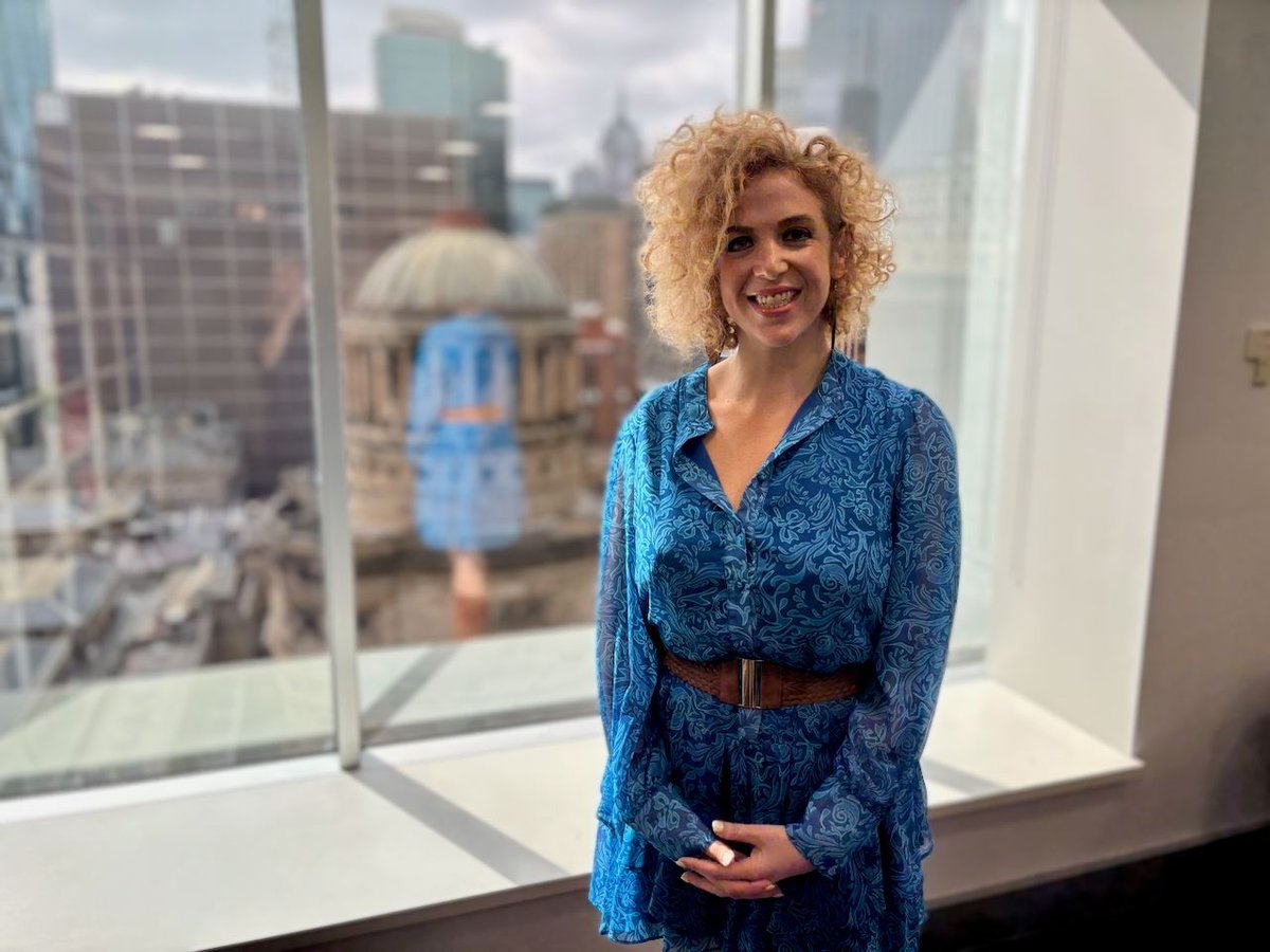 This week, we welcome Fleur Katsmartin, Chief Legal Officer and Corporate Secretary at The Royal Melbourne Hospital. 

greenslist.com.au/podcast

#williamandlonsdale #livesinthelaw #law #greenslist #VicBar #AusLaw #AusBar #melbourne