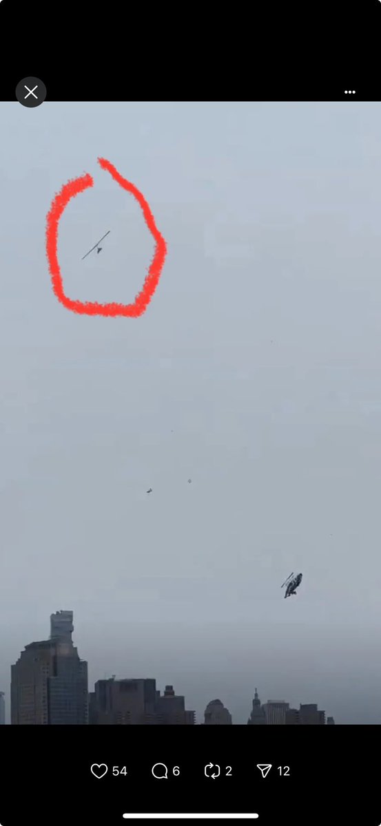 Combat_learjet's tweet photo. I was sent this photo of the crash on the Hudson today. Terrible accident. https://t.co/mPobbRdRiw