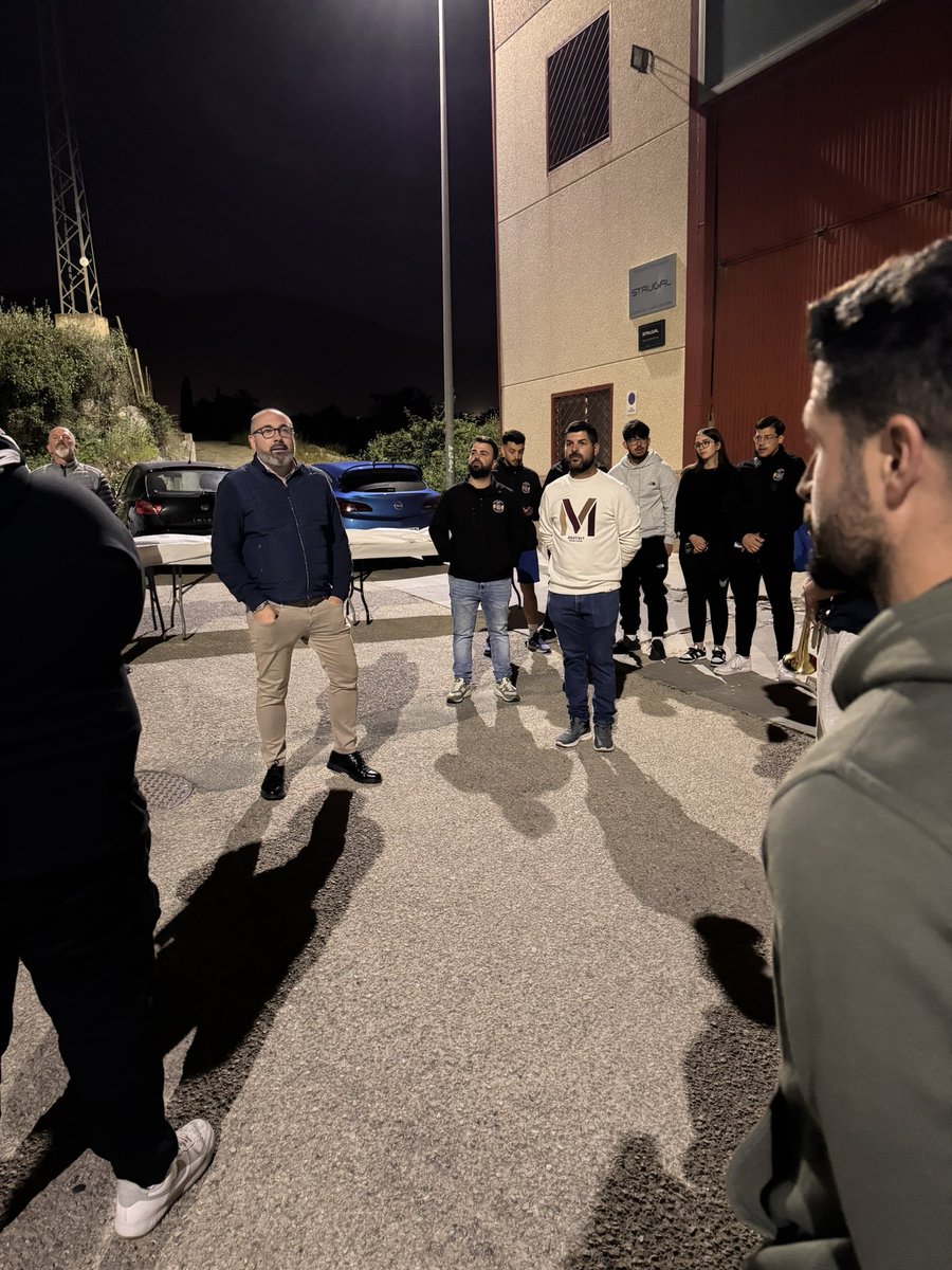 Último ensayo, corazón en la calle

Hoy hemos vivido nuestro último ensayo antes de comenzar una nueva Semana Santa. Un ensayo especial, marcado por la emoción y la responsabilidad, en el que hemos contado con la visita de la actual Junta de Gobierno.