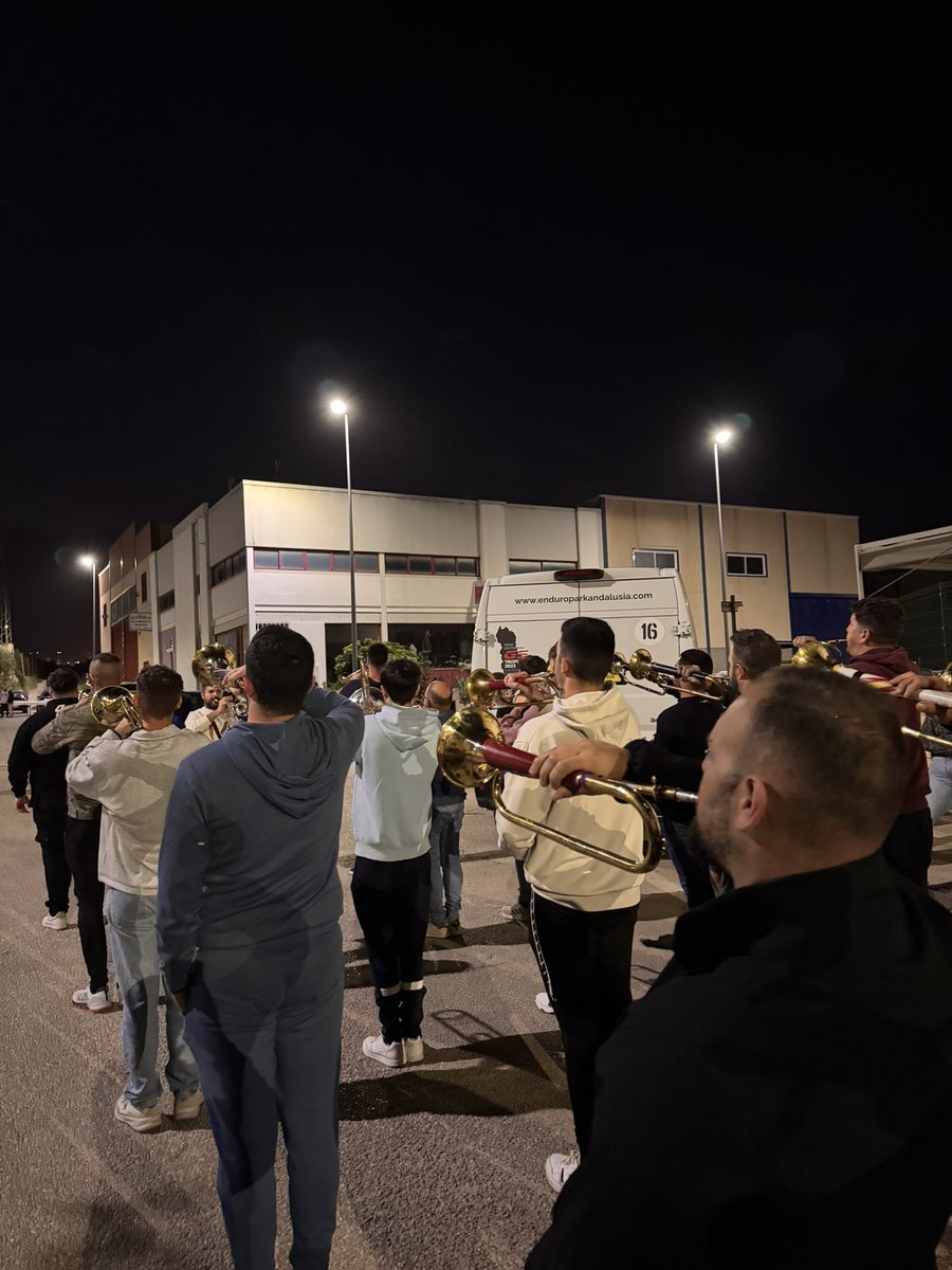 boinasmora's tweet photo. Último ensayo, corazón en la calle

Hoy hemos vivido nuestro último ensayo antes de comenzar una nueva Semana Santa. Un ensayo especial, marcado por la emoción y la responsabilidad, en el que hemos contado con la visita de la actual Junta de Gobierno. https://t.co/zsItNOuo81