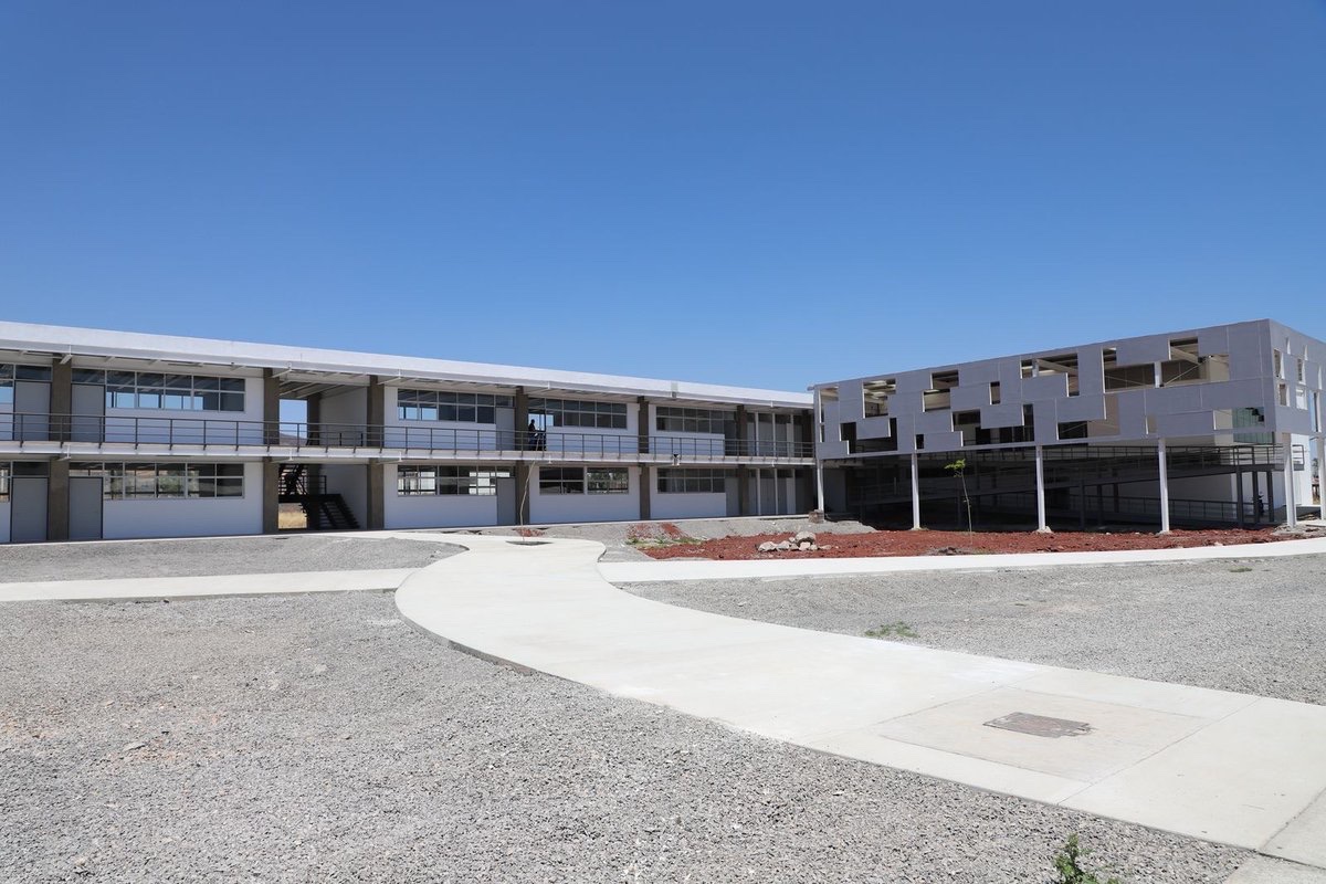 cuci_oficial's tweet photo. El edificio Q es un edificio vocacionado a la innovación y la ciencia, además podrás encontrar ahí las coordinaciones de las carreras de Mecatrónica, Informática y Computación. 

#CUCiénega #Evoluciona https://t.co/48opPweu9r