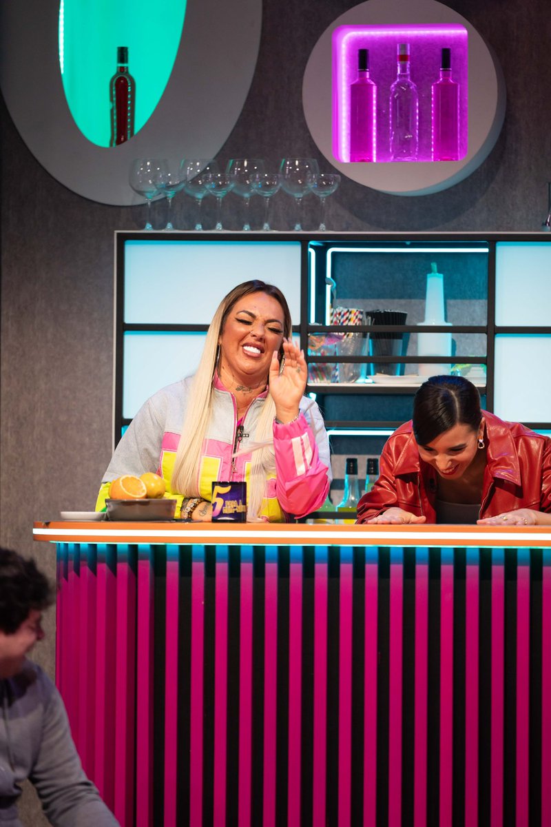 5meianoite tweet media