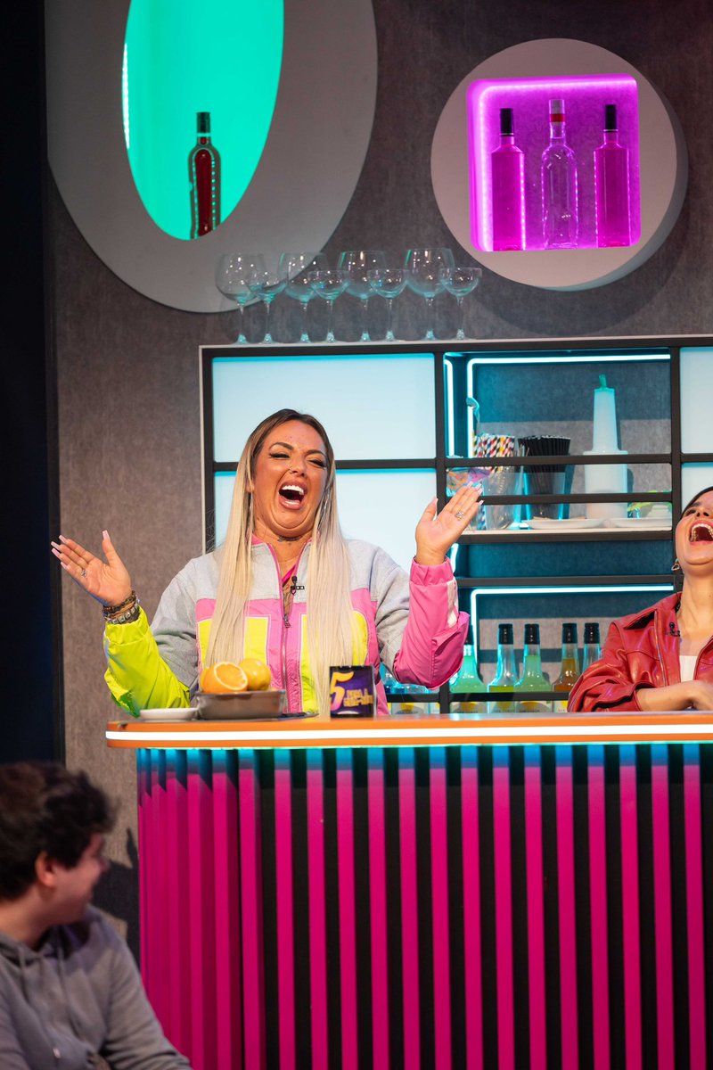 5meianoite tweet media