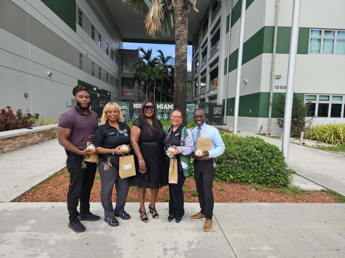 NMSPIONEERS's tweet photo. Thank you, Ms. Lewis and the North Region Office for the sweet treats for our Pioneer Nation Assistant Principals celebrating National Assistant Principals Week! #YourBestChoiceMDCPS @MsLewis_NRO @MDCPSNorth https://t.co/s4Ds78a85N