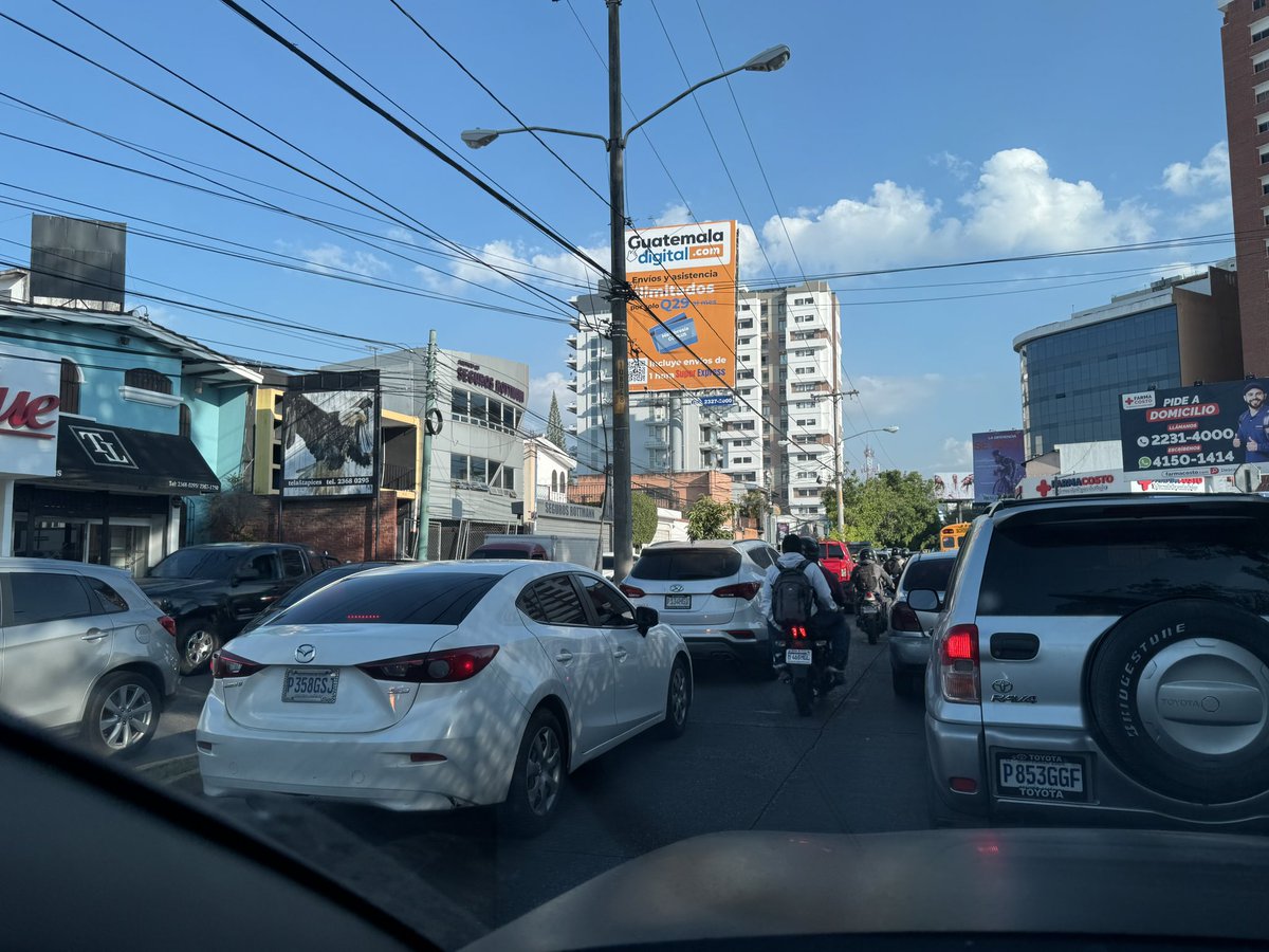 Corallopez's tweet photo. O sea jueves y ya todas las calles paradas!!!! https://t.co/lvS5bjjvu5