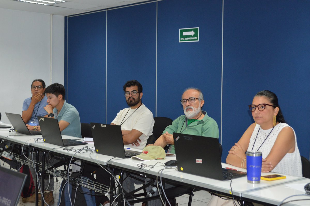JorgeLopezGuz's tweet photo. Brindar el conocimiento y uso de la información estadística y geográfica es el alma mater del Instituto. ¡Un gusto capacitar a los integrantes de @CUrbOax a través de mi equipo del área de promoción! #Formación #Conocimiento #Estadística #Geografía https://t.co/I4EF5Oa5aZ