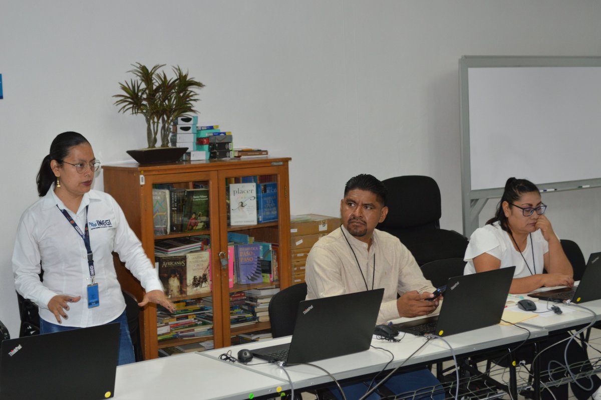 JorgeLopezGuz's tweet photo. Brindar el conocimiento y uso de la información estadística y geográfica es el alma mater del Instituto. ¡Un gusto capacitar a los integrantes de @CUrbOax a través de mi equipo del área de promoción! #Formación #Conocimiento #Estadística #Geografía https://t.co/I4EF5Oa5aZ