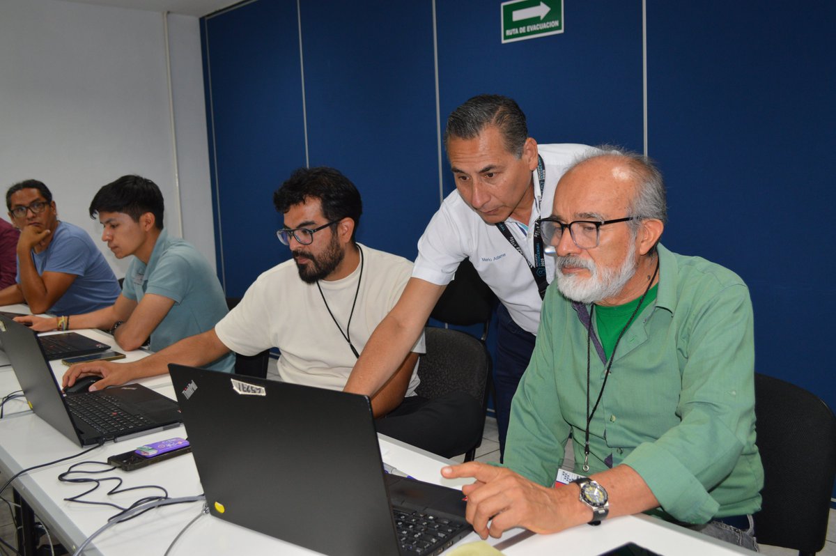 JorgeLopezGuz's tweet photo. Brindar el conocimiento y uso de la información estadística y geográfica es el alma mater del Instituto. ¡Un gusto capacitar a los integrantes de @CUrbOax a través de mi equipo del área de promoción! #Formación #Conocimiento #Estadística #Geografía https://t.co/I4EF5Oa5aZ