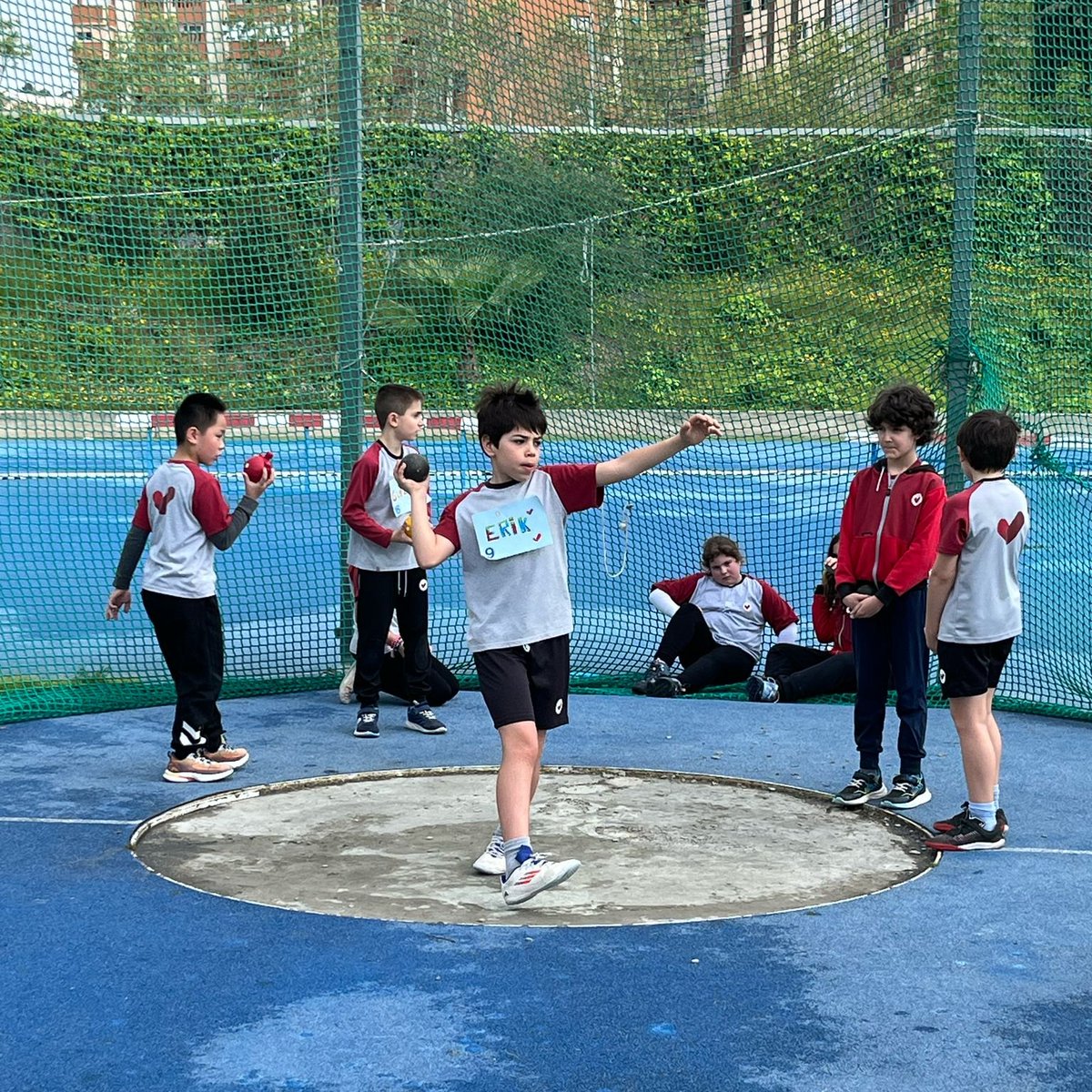ImmaVedruna's tweet photo. L'alumnat de #4tPRIM ha preparat una jornada d'atletisme a les instal·lacions de Can Dragó. https://t.co/zbm20wnYCP