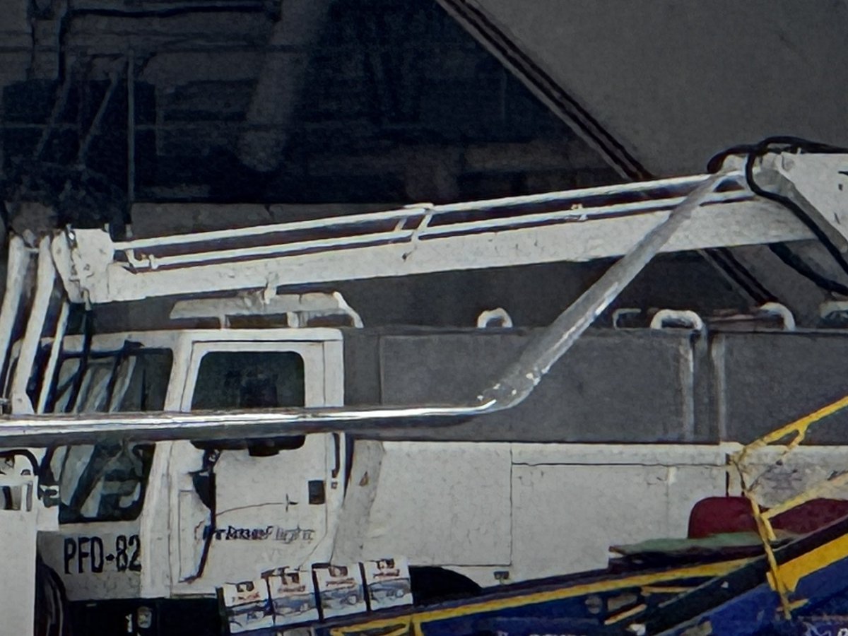 The American Eagle plane that was supposed to go to Charleston has been taken to a warehouse at Reagan National. The winglet on the left side of the plane appears bent at a different angle than the one on the right. #DCA