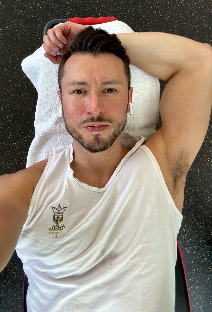 santimz's tweet photo. Qué ganas de andar así pero en la playa y no sufriendo en el gym 🥵 https://t.co/TzEZ6REpsu