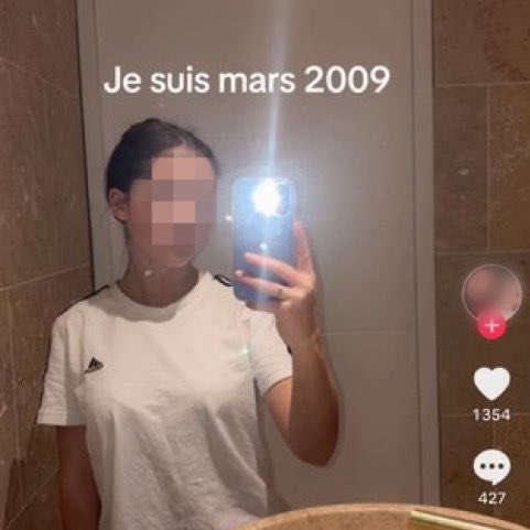 AlertesPed0's tweet image. 🚨 ALERTE RELATION MINEUR/MAJEUR

Une adolescente a suivi une tendance avec son copain plus âgé que elle sur TikTok en disant :

« Je suis née en mars 2009, il est né en décembre 1998, nous sommes janvier 2022 (le jour de leur rencontre) » 

👉 10 ans et 3 mois d’écarts