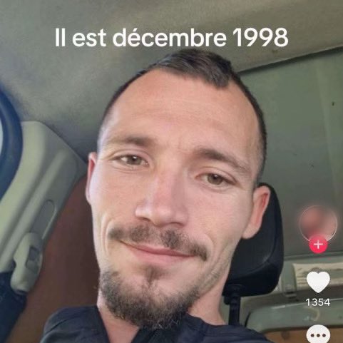 AlertesPed0's tweet image. 🚨 ALERTE RELATION MINEUR/MAJEUR

Une adolescente a suivi une tendance avec son copain plus âgé que elle sur TikTok en disant :

« Je suis née en mars 2009, il est né en décembre 1998, nous sommes janvier 2022 (le jour de leur rencontre) » 

👉 10 ans et 3 mois d’écarts