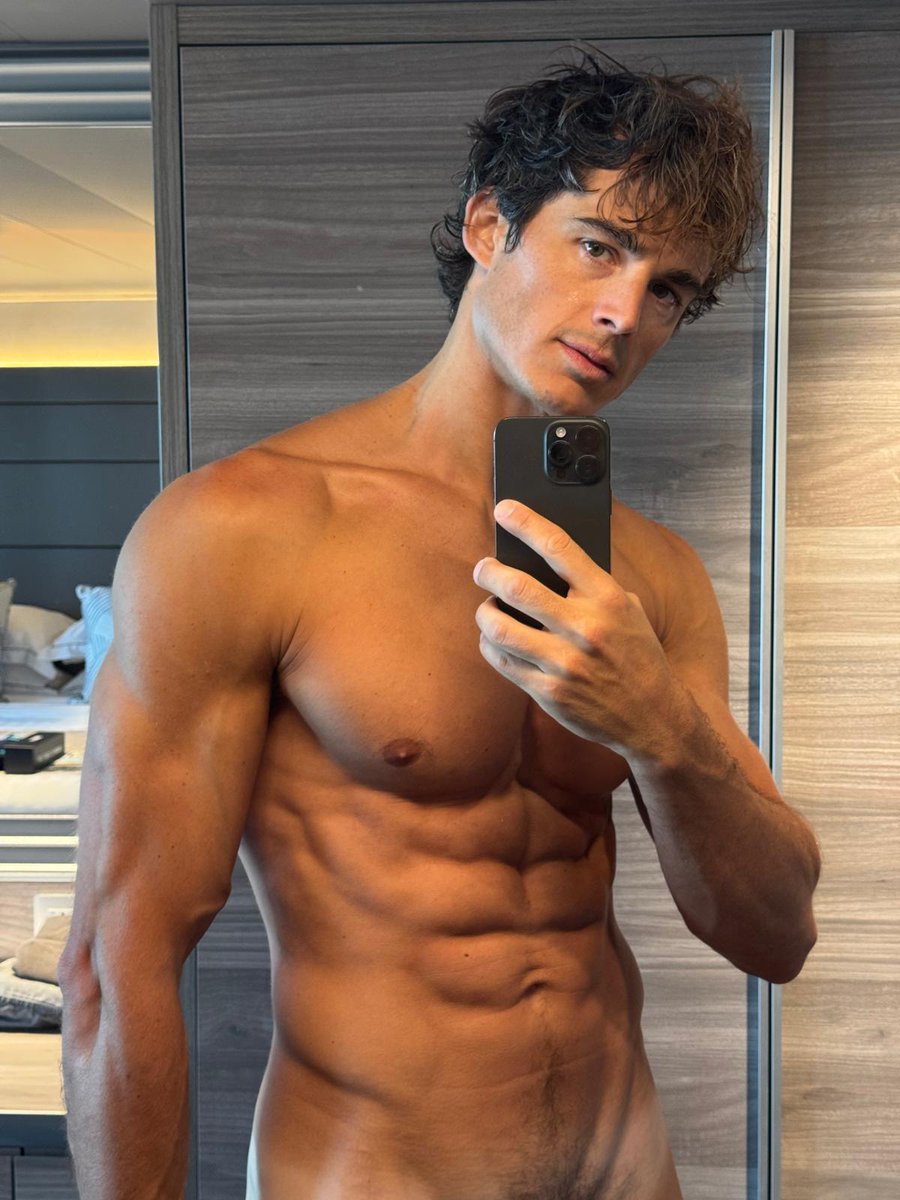 Cabin selfie :) 
onlyfans.com/pietroboselli