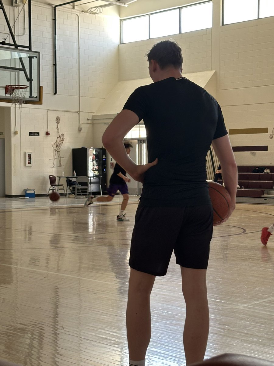 6’8” Dane 🇩🇰 back in the gym that Forbes built. #WAB #ForeignExchange
<a href="/EagleAndress/">AndressGoldenEagleAthletics</a> <a href="/AHSGoldenEagles/">Andress High School</a>