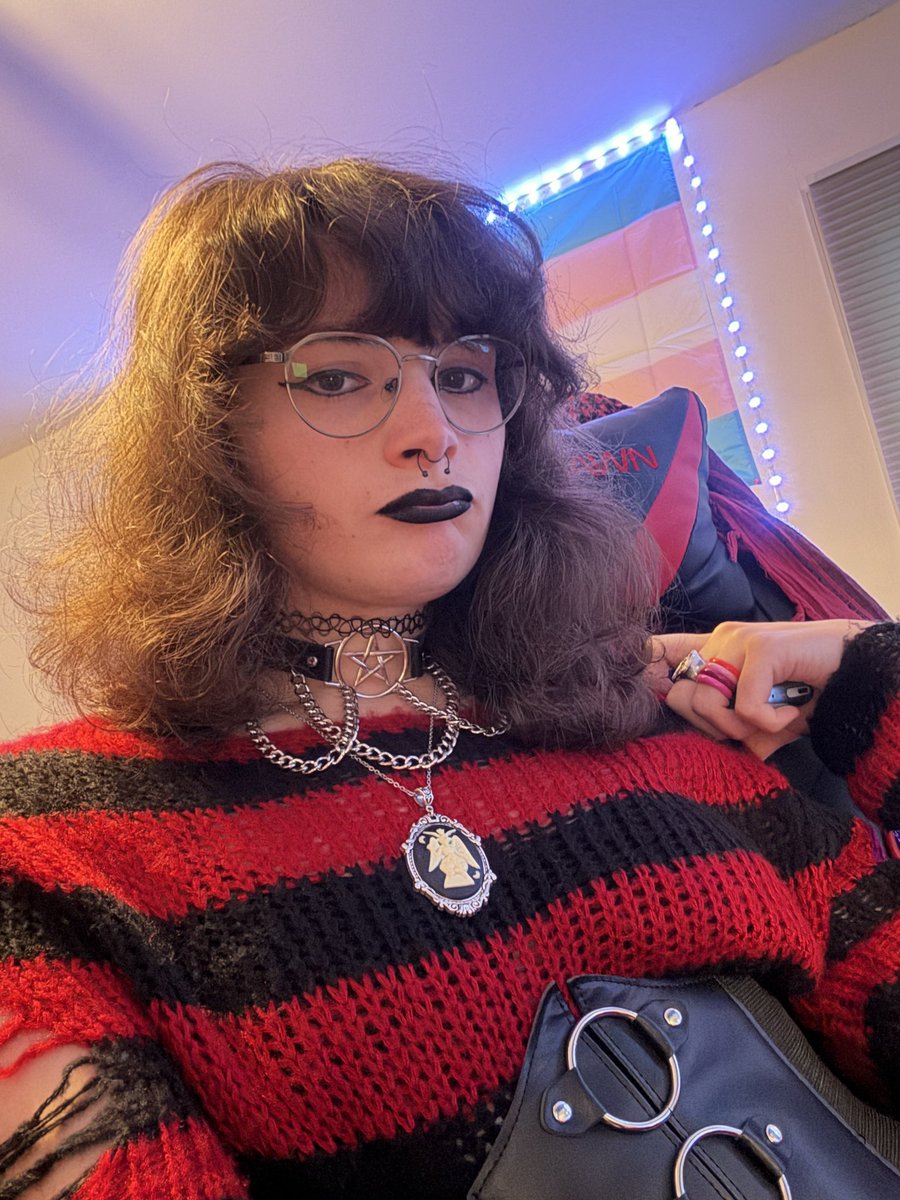 Cyndaquack02's tweet photo. It’s the week of Erin looking cute I guess https://t.co/D9FOlHelvt