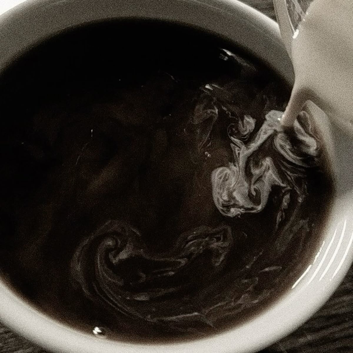 sweetsongbird_'s tweet photo. hhhh...haaahhh i can't find my violin, all i found is a crumpled up music sheet of a song but ill find it later im gonna have coffee to calm myself down https://t.co/XS6FwWOb6x