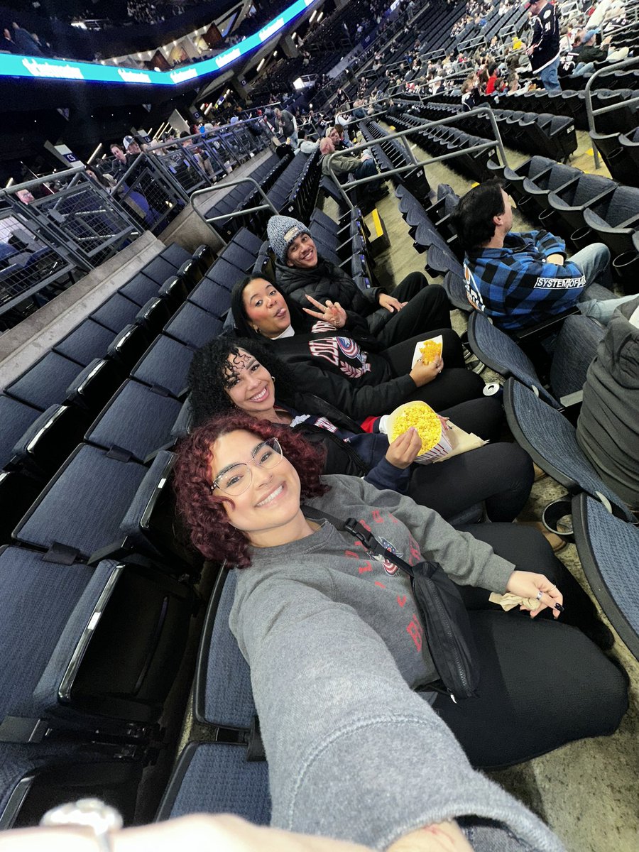ydalissss's tweet photo. Let’s go jackets! #cbj 🤘🏼 https://t.co/7gcMHp8A2H