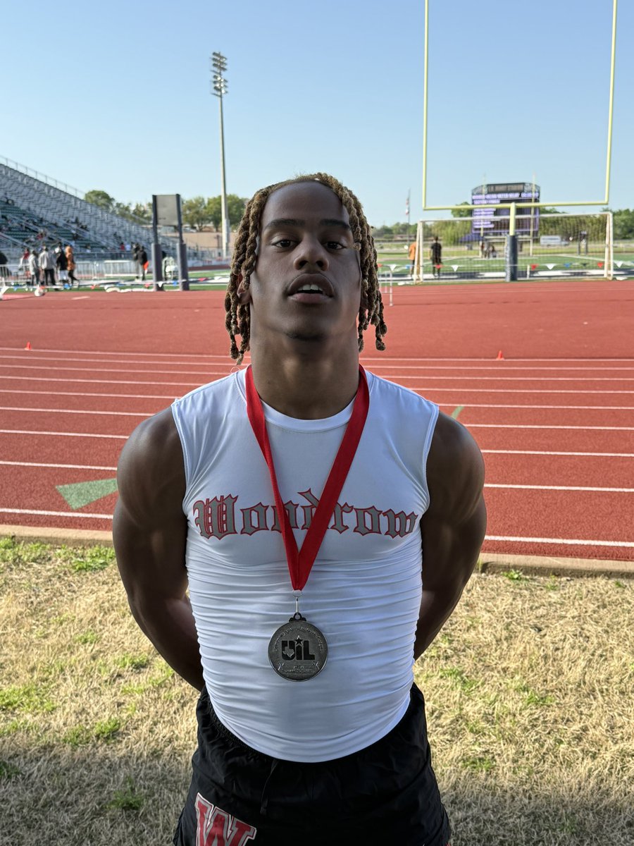 Congratulations to Senior Mike Burks
for qualifying for the Regional Track Meet in the 100m Dash! 
PR time of 10.61! 

We are so proud of you!
#ToeTheLine