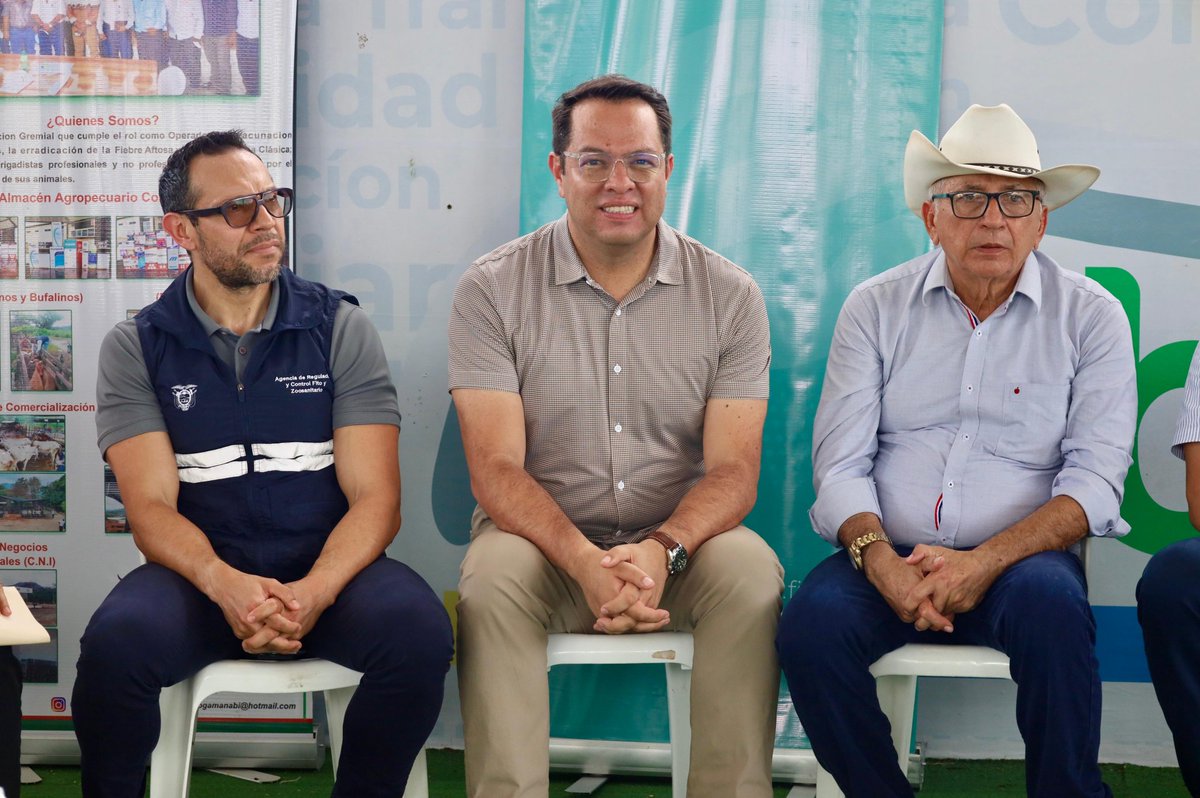 BanEcuadorBP's tweet photo. Entrega de Certificados Crédito Violeta en #Manabí 💪🏽🟣👩🏽

En un evento significativo para el sector agropecuario de la provincia, BanEcuador entregó 77 certificados de Crédito Violeta por un valor de $300,000 dólares.

Esta línea de crédito beneficia a mujeres emprendedoras de los cantones #FlavioAlfaro, #Jipijapa, Paján, Bolívar, Sucre, #Portoviejo, #Manta y #Pedernales. ✨

El #CréditoVioleta es parte de las iniciativas de el Gobierno de #ElNuevoEcuador, para impulsar la inclusión económica de las mujeres emprendedores. 🇪🇨🟣.