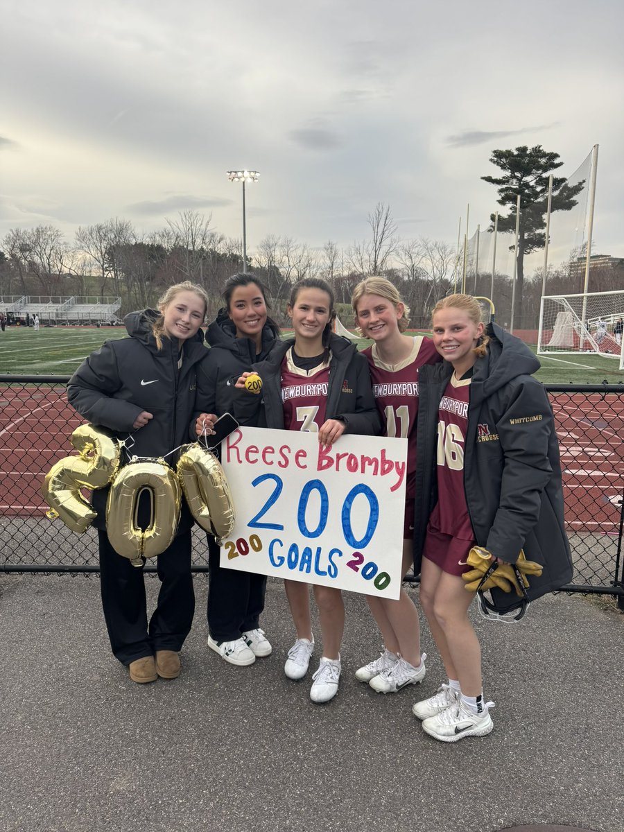 Reese Bromby with her 200th goal of her career. Congrats Reese! 
<a href="/KGaud123/">Kyle Gaudette</a> <a href="/TrevorHass/">Trevor Hass</a> <a href="/BConn63/">Brendan Connelly</a> <a href="/BostonHeraldHS/">Danny Ventura</a>